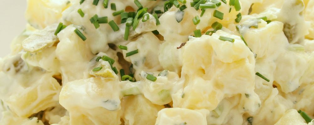 Recept: Gerookte warme aardappelsalade | Met kruidenboter